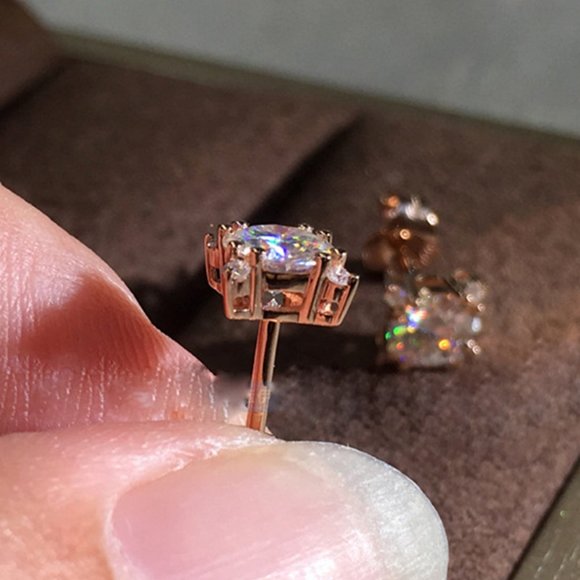 *NEW 18K 2.5 CT Solitaire Diamond Stud Earrings - Picture 6 of 6